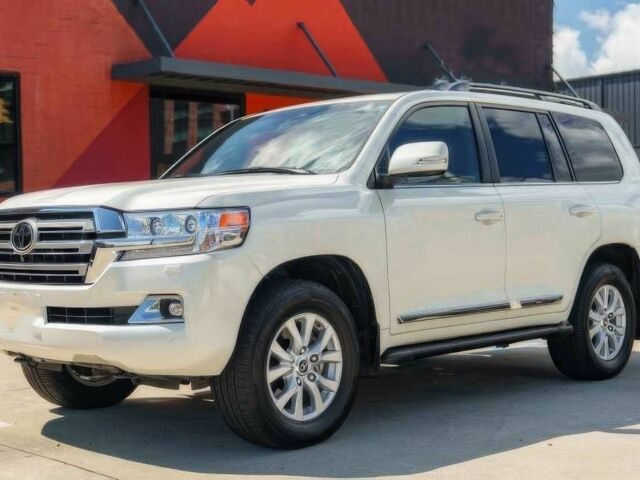 Белый Тойота Ленд Крузер 100, объемом двигателя 5.7 л и пробегом 24 тыс. км за 46000 $, фото 1 на Automoto.ua