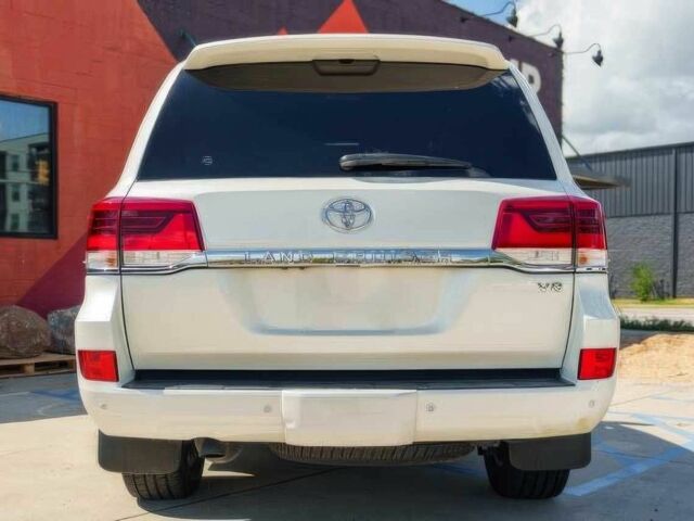 Белый Тойота Ленд Крузер 100, объемом двигателя 5.7 л и пробегом 24 тыс. км за 46000 $, фото 3 на Automoto.ua