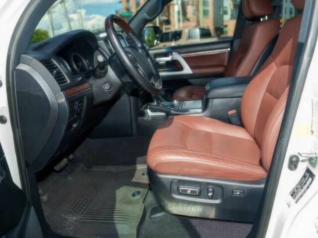 Белый Тойота Ленд Крузер 100, объемом двигателя 5.7 л и пробегом 24 тыс. км за 46000 $, фото 8 на Automoto.ua