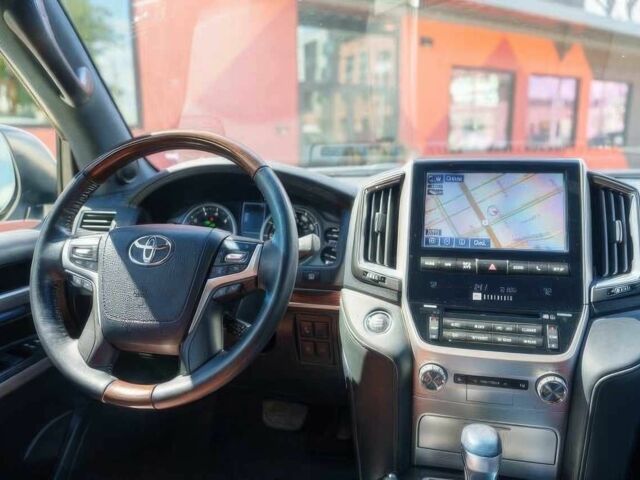 Белый Тойота Ленд Крузер 100, объемом двигателя 5.7 л и пробегом 24 тыс. км за 46000 $, фото 5 на Automoto.ua