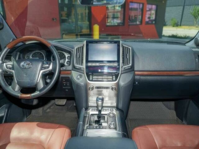 Белый Тойота Ленд Крузер 100, объемом двигателя 5.7 л и пробегом 24 тыс. км за 46000 $, фото 7 на Automoto.ua