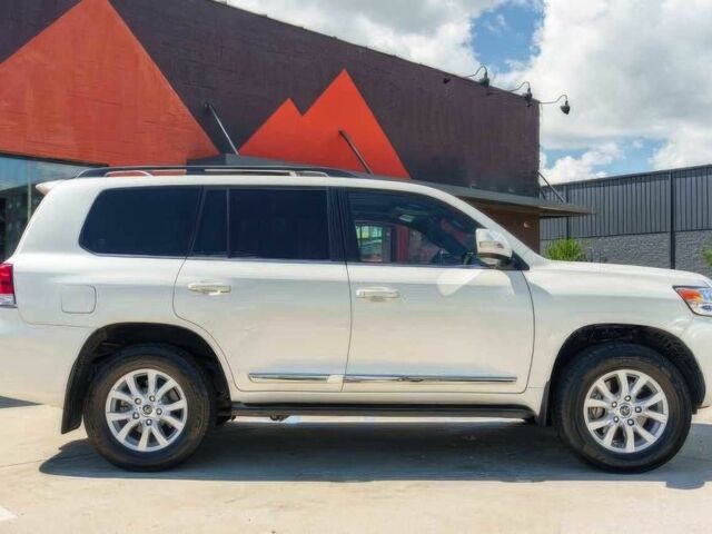 Белый Тойота Ленд Крузер 100, объемом двигателя 5.7 л и пробегом 24 тыс. км за 46000 $, фото 4 на Automoto.ua