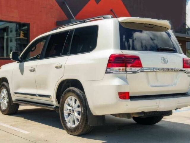 Белый Тойота Ленд Крузер 100, объемом двигателя 5.7 л и пробегом 24 тыс. км за 46000 $, фото 2 на Automoto.ua