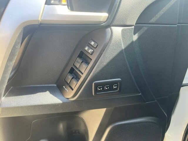 Белый Тойота Ленд Крузер 100, объемом двигателя 2.8 л и пробегом 24 тыс. км за 16000 $, фото 8 на Automoto.ua