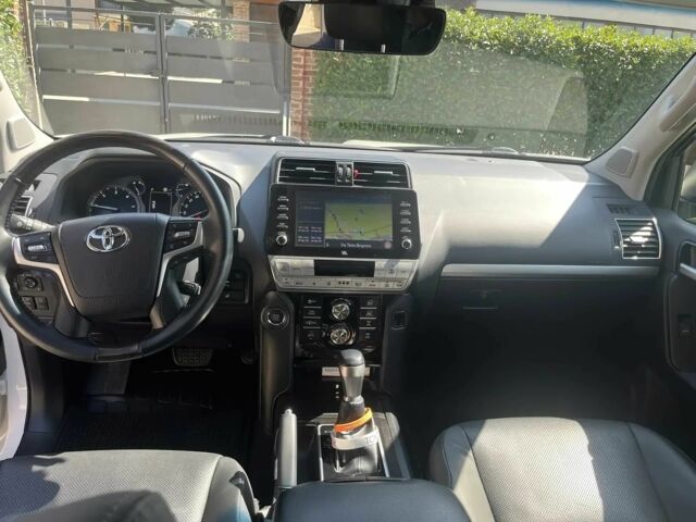 Белый Тойота Ленд Крузер 100, объемом двигателя 2.8 л и пробегом 24 тыс. км за 16000 $, фото 7 на Automoto.ua