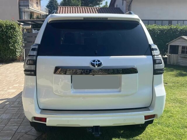 Белый Тойота Ленд Крузер 100, объемом двигателя 2.8 л и пробегом 24 тыс. км за 16000 $, фото 4 на Automoto.ua