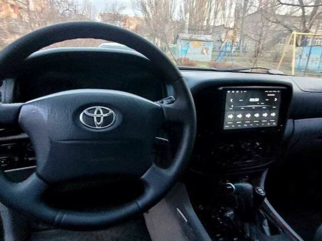 Чорний Тойота Ленд Крузер 100, об'ємом двигуна 4.7 л та пробігом 385 тис. км за 11500 $, фото 3 на Automoto.ua