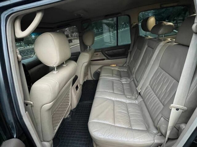 Черный Тойота Ленд Крузер 100, объемом двигателя 0 л и пробегом 429 тыс. км за 10200 $, фото 2 на Automoto.ua