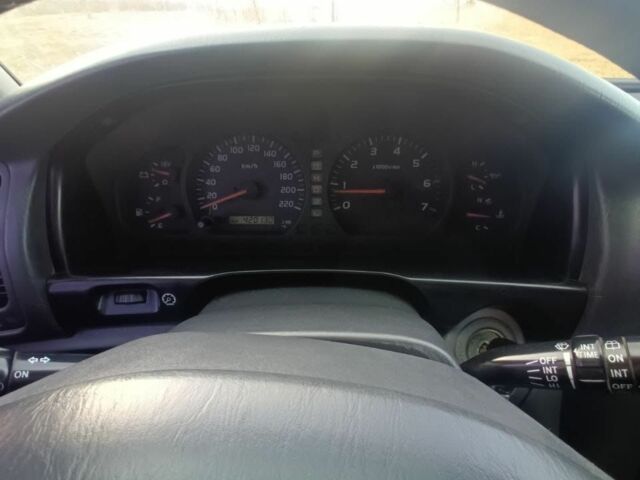 Черный Тойота Ленд Крузер 100, объемом двигателя 4.7 л и пробегом 442 тыс. км за 10000 $, фото 3 на Automoto.ua