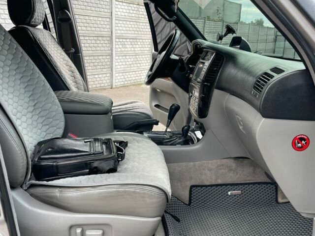 Черный Тойота Ленд Крузер 100, объемом двигателя 4.7 л и пробегом 386 тыс. км за 16800 $, фото 4 на Automoto.ua