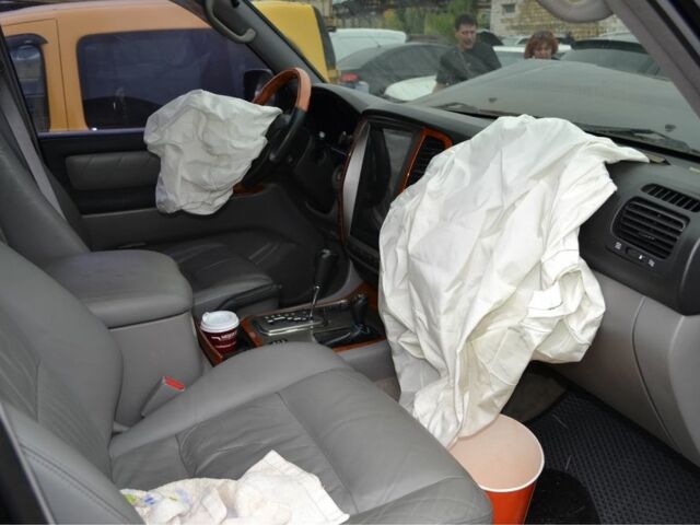 Черный Тойота Ленд Крузер 100, объемом двигателя 4.7 л и пробегом 145 тыс. км за 8500 $, фото 7 на Automoto.ua