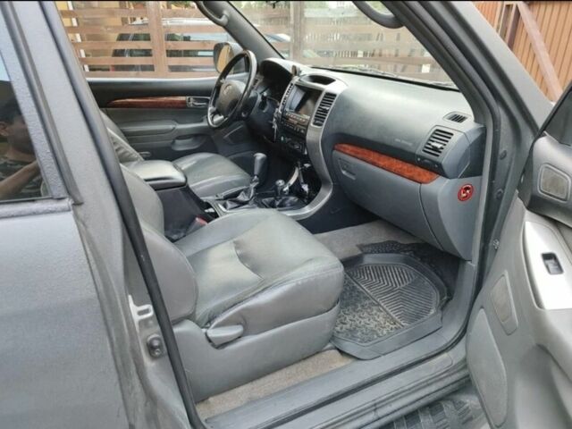 Чорний Тойота Ленд Крузер 100, об'ємом двигуна 3 л та пробігом 230 тис. км за 4100 $, фото 9 на Automoto.ua