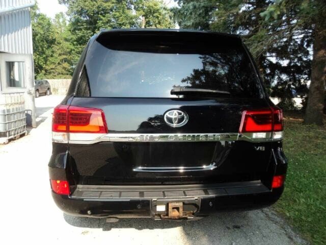 Черный Тойота Ленд Крузер 100, объемом двигателя 5.7 л и пробегом 65 тыс. км за 8500 $, фото 4 на Automoto.ua