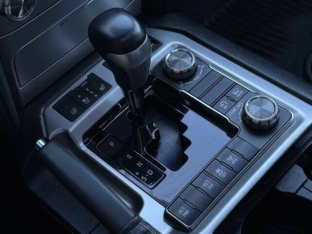 Черный Тойота Ленд Крузер 100, объемом двигателя 5.7 л и пробегом 50 тыс. км за 20000 $, фото 9 на Automoto.ua