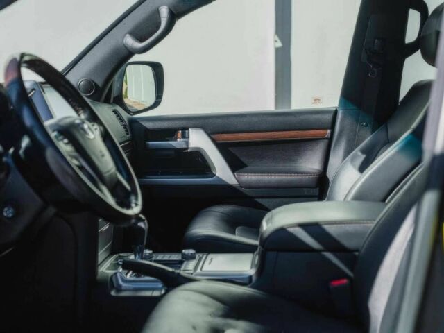 Черный Тойота Ленд Крузер 100, объемом двигателя 5.7 л и пробегом 34 тыс. км за 32000 $, фото 7 на Automoto.ua