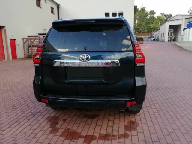 Черный Тойота Ленд Крузер 100, объемом двигателя 2.8 л и пробегом 13 тыс. км за 46000 $, фото 5 на Automoto.ua