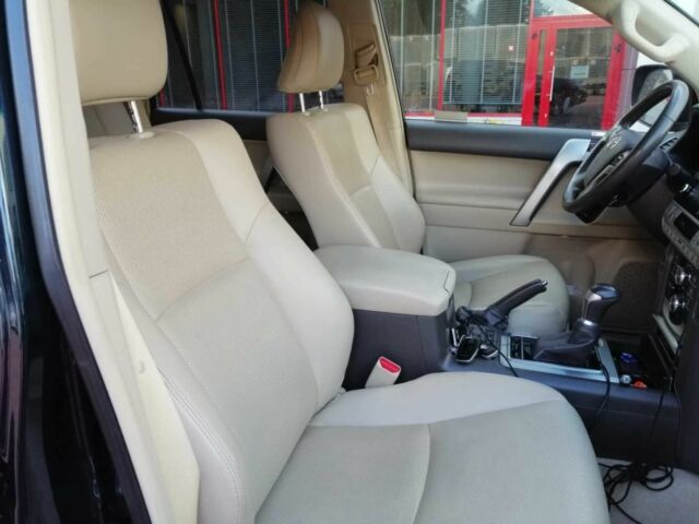 Черный Тойота Ленд Крузер 100, объемом двигателя 2.8 л и пробегом 13 тыс. км за 46000 $, фото 10 на Automoto.ua