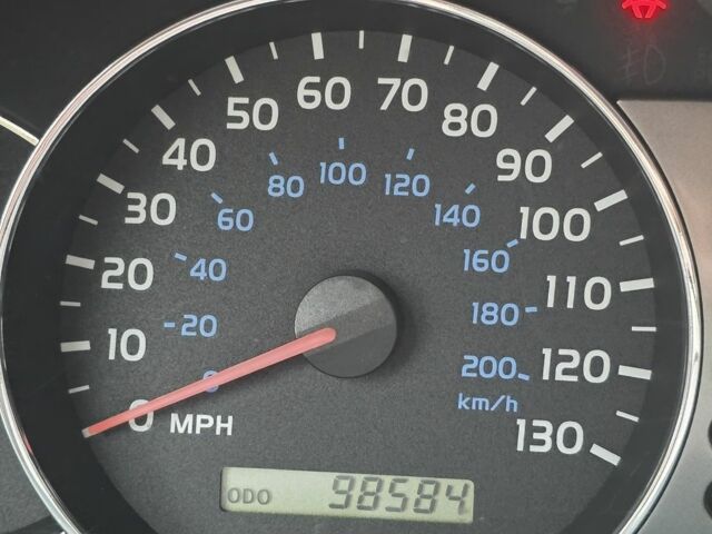 Желтый Тойота Ленд Крузер 100, объемом двигателя 4.7 л и пробегом 99 тыс. км за 35000 $, фото 1 на Automoto.ua