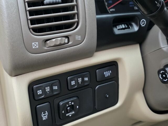 Желтый Тойота Ленд Крузер 100, объемом двигателя 4.7 л и пробегом 99 тыс. км за 35000 $, фото 4 на Automoto.ua