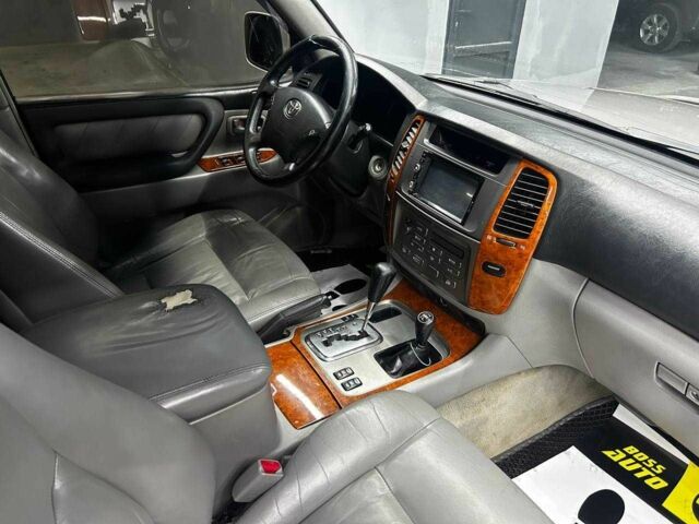 Серый Тойота Ленд Крузер 100, объемом двигателя 4.7 л и пробегом 385 тыс. км за 10200 $, фото 17 на Automoto.ua