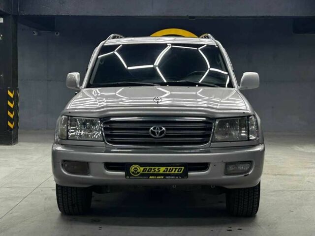 Серый Тойота Ленд Крузер 100, объемом двигателя 4.7 л и пробегом 385 тыс. км за 10200 $, фото 1 на Automoto.ua