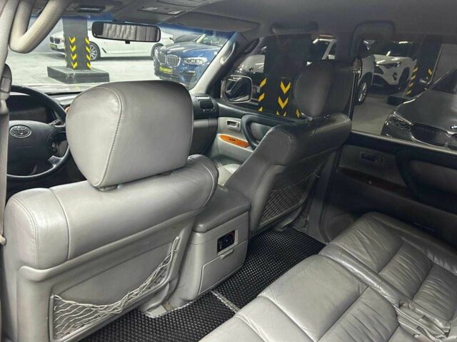 Серый Тойота Ленд Крузер 100, объемом двигателя 4.7 л и пробегом 385 тыс. км за 10200 $, фото 8 на Automoto.ua