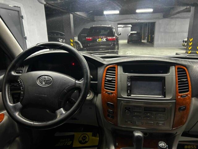 Серый Тойота Ленд Крузер 100, объемом двигателя 4.7 л и пробегом 385 тыс. км за 10200 $, фото 10 на Automoto.ua