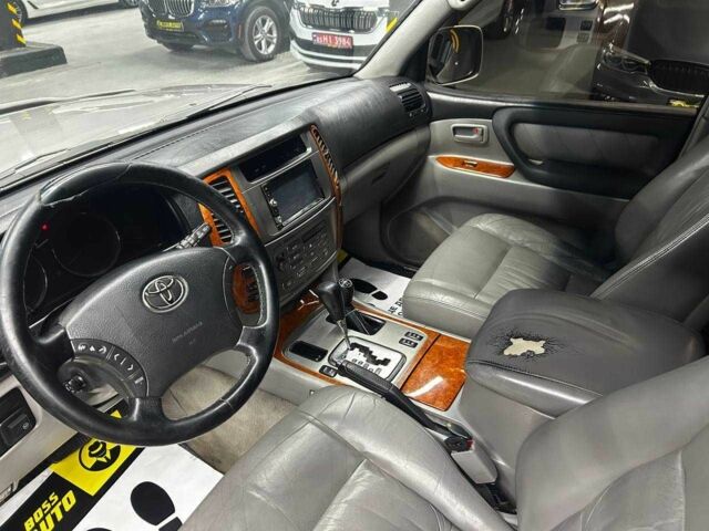 Серый Тойота Ленд Крузер 100, объемом двигателя 4.7 л и пробегом 385 тыс. км за 10200 $, фото 7 на Automoto.ua