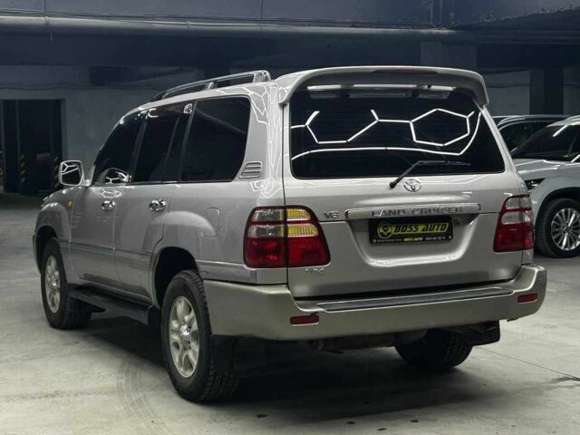 Серый Тойота Ленд Крузер 100, объемом двигателя 4.7 л и пробегом 385 тыс. км за 10200 $, фото 3 на Automoto.ua