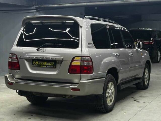 Серый Тойота Ленд Крузер 100, объемом двигателя 4.7 л и пробегом 385 тыс. км за 10200 $, фото 5 на Automoto.ua