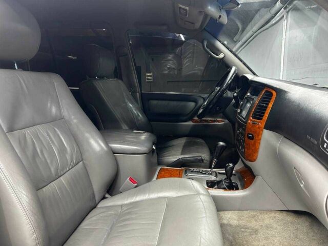 Серый Тойота Ленд Крузер 100, объемом двигателя 4.7 л и пробегом 385 тыс. км за 10200 $, фото 16 на Automoto.ua