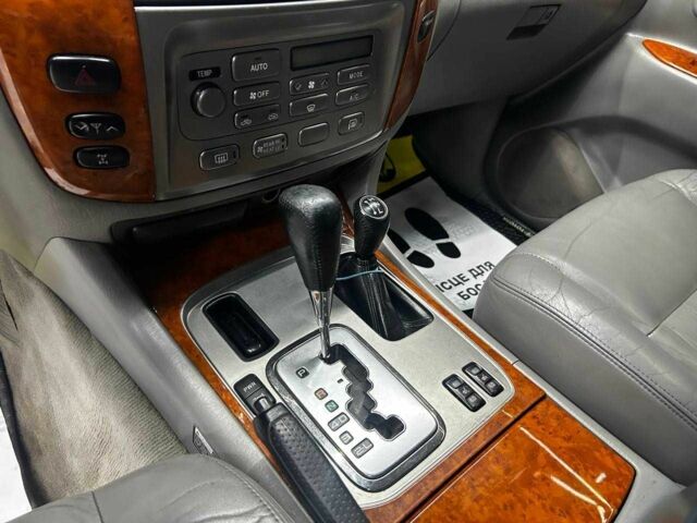 Серый Тойота Ленд Крузер 100, объемом двигателя 4.7 л и пробегом 385 тыс. км за 10200 $, фото 12 на Automoto.ua