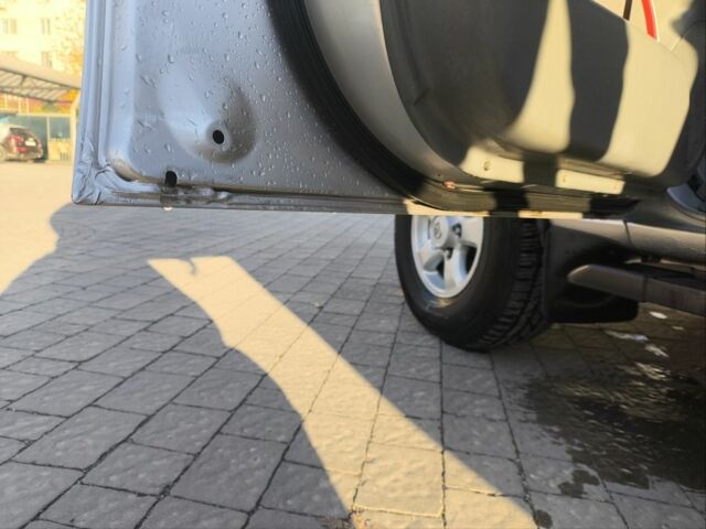 Сірий Тойота Ленд Крузер 100, об'ємом двигуна 4.7 л та пробігом 484 тис. км за 13000 $, фото 14 на Automoto.ua