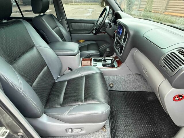 Сірий Тойота Ленд Крузер 100, об'ємом двигуна 4.7 л та пробігом 460 тис. км за 8500 $, фото 18 на Automoto.ua