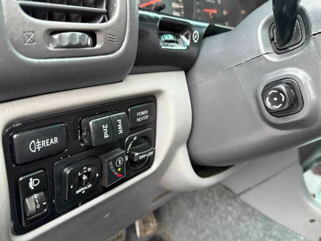 Сірий Тойота Ленд Крузер 100, об'ємом двигуна 4.7 л та пробігом 460 тис. км за 8500 $, фото 17 на Automoto.ua