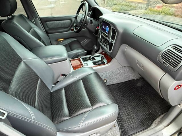 Сірий Тойота Ленд Крузер 100, об'ємом двигуна 4.7 л та пробігом 460 тис. км за 8500 $, фото 19 на Automoto.ua