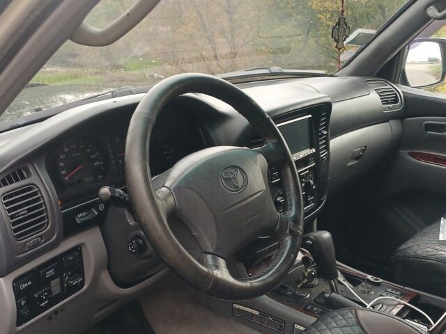 Серый Тойота Ленд Крузер 100, объемом двигателя 4 л и пробегом 459 тыс. км за 12300 $, фото 6 на Automoto.ua