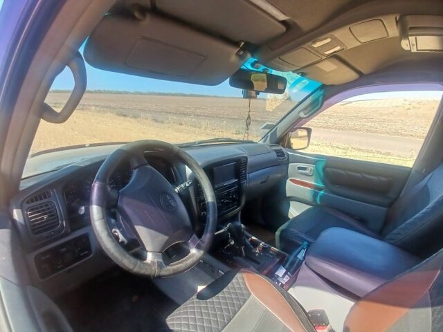 Серый Тойота Ленд Крузер 100, объемом двигателя 4 л и пробегом 459 тыс. км за 12300 $, фото 1 на Automoto.ua