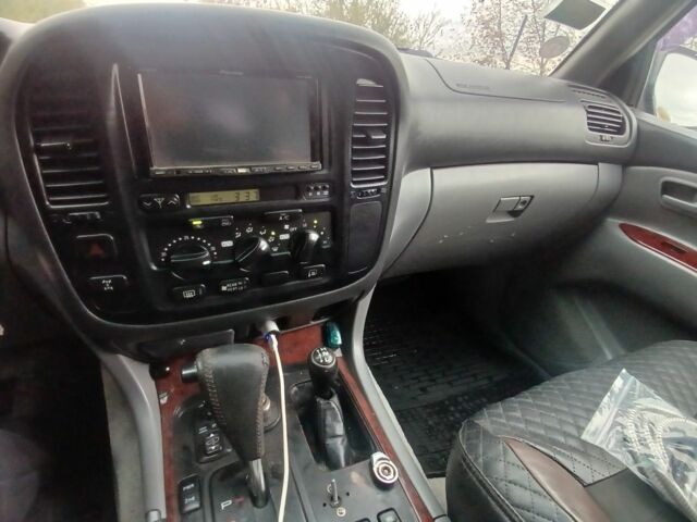 Серый Тойота Ленд Крузер 100, объемом двигателя 4 л и пробегом 459 тыс. км за 12300 $, фото 9 на Automoto.ua