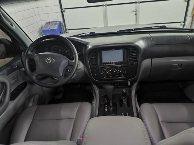 Серый Тойота Ленд Крузер 100, объемом двигателя 4.7 л и пробегом 338 тыс. км за 15900 $, фото 7 на Automoto.ua