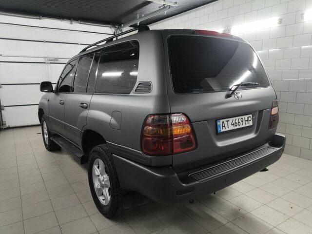 Серый Тойота Ленд Крузер 100, объемом двигателя 4.7 л и пробегом 338 тыс. км за 15900 $, фото 3 на Automoto.ua