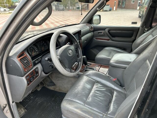 Серый Тойота Ленд Крузер 100, объемом двигателя 4.7 л и пробегом 300 тыс. км за 5950 $, фото 8 на Automoto.ua