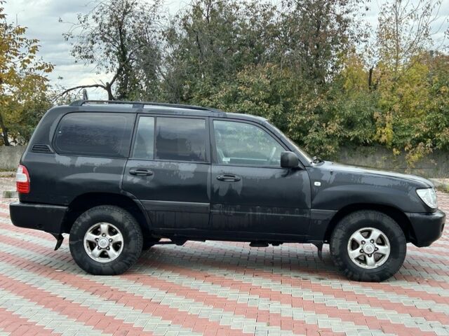 Серый Тойота Ленд Крузер 100, объемом двигателя 4.7 л и пробегом 300 тыс. км за 5950 $, фото 5 на Automoto.ua