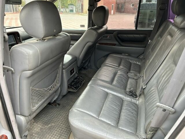 Серый Тойота Ленд Крузер 100, объемом двигателя 4.7 л и пробегом 300 тыс. км за 5950 $, фото 9 на Automoto.ua