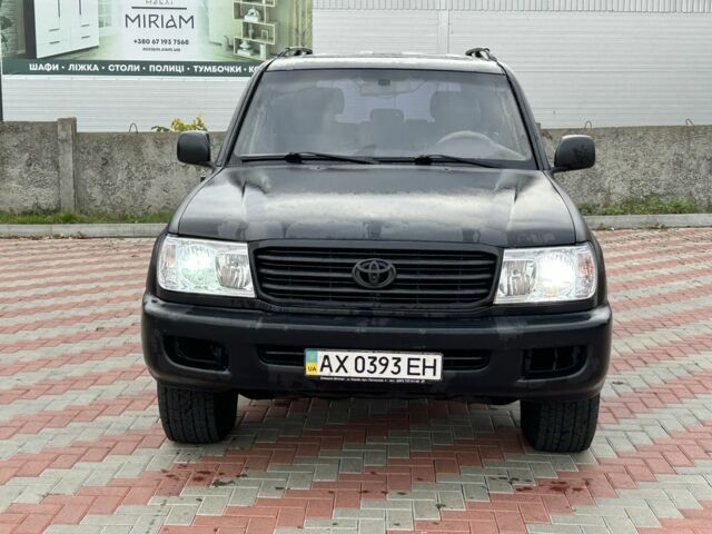 Серый Тойота Ленд Крузер 100, объемом двигателя 4.7 л и пробегом 300 тыс. км за 5950 $, фото 7 на Automoto.ua