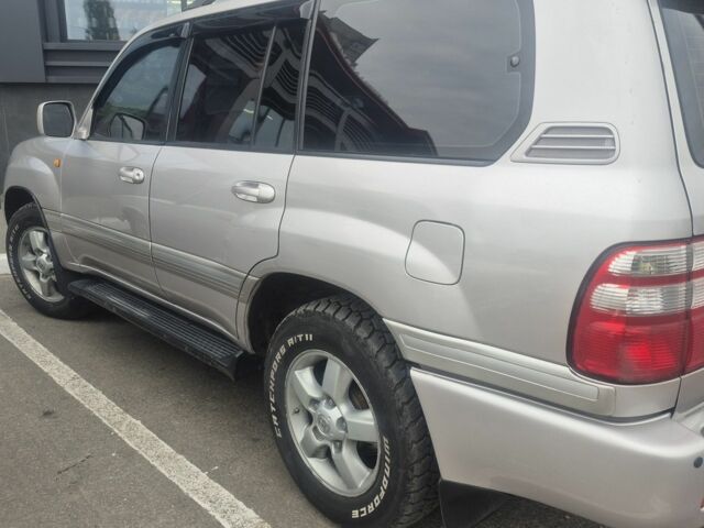 Серый Тойота Ленд Крузер 100, объемом двигателя 4.2 л и пробегом 437 тыс. км за 18800 $, фото 2 на Automoto.ua