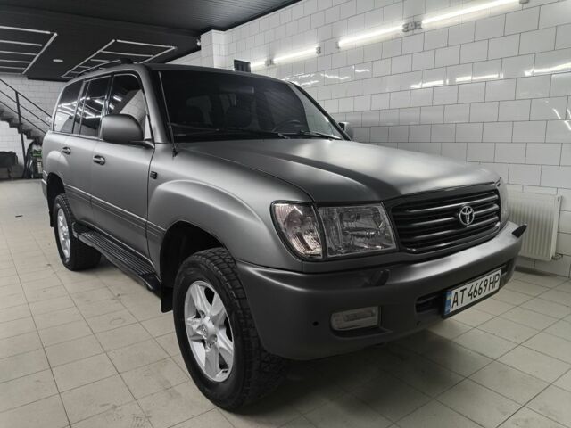 Серый Тойота Ленд Крузер 100, объемом двигателя 4.7 л и пробегом 338 тыс. км за 15900 $, фото 1 на Automoto.ua