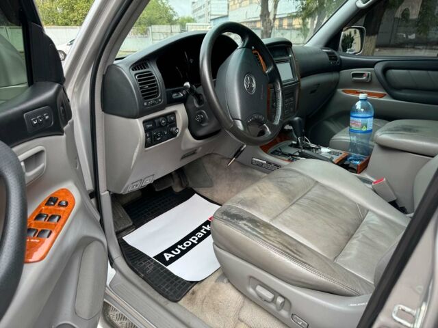 Серый Тойота Ленд Крузер 100, объемом двигателя 4.7 л и пробегом 390 тыс. км за 14990 $, фото 14 на Automoto.ua