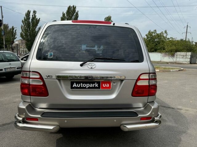 Серый Тойота Ленд Крузер 100, объемом двигателя 4.7 л и пробегом 390 тыс. км за 14990 $, фото 4 на Automoto.ua