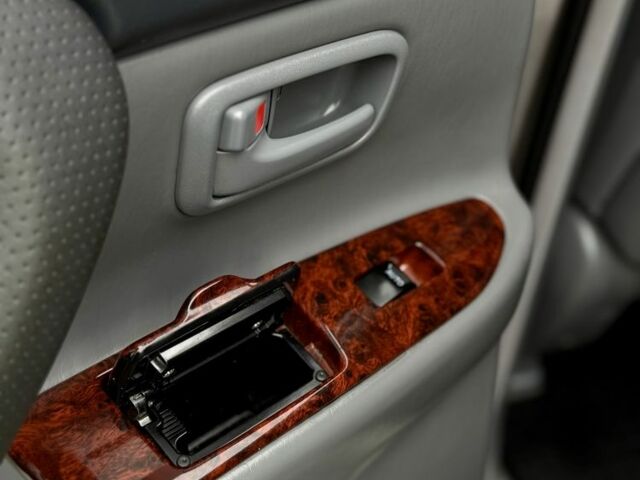 Серый Тойота Ленд Крузер 100, объемом двигателя 4.7 л и пробегом 390 тыс. км за 11650 $, фото 20 на Automoto.ua